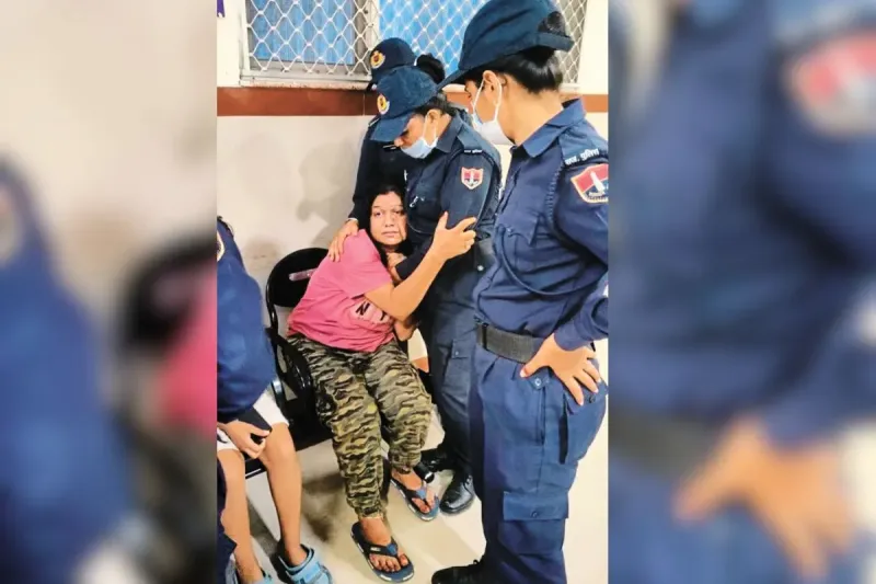 अपनों को देखने के लिए तरसती आँखे